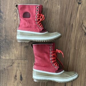 Sorel women’s winter boots, tan / red, size 7